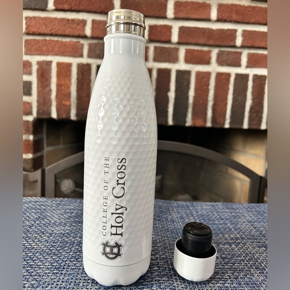 College of the Holy Cross 17oz/500ml S’Well Bottle with bumper and travel handle - Picture 4 of 9